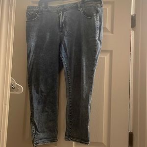 Nothing wrong with it, just didn’t fit! Never worn.